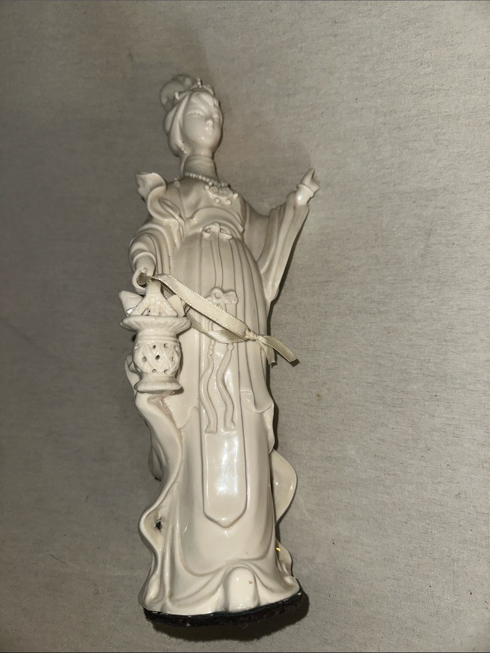 Vintage Collectible White Ceramic Figurine Statue - Elegant Home Art Accent